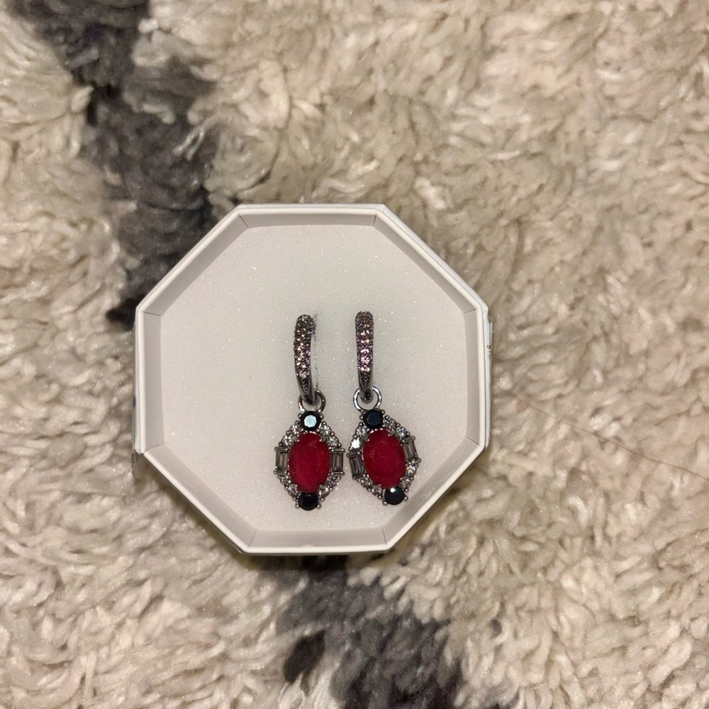 Bomb party Jan Garnet Earrings